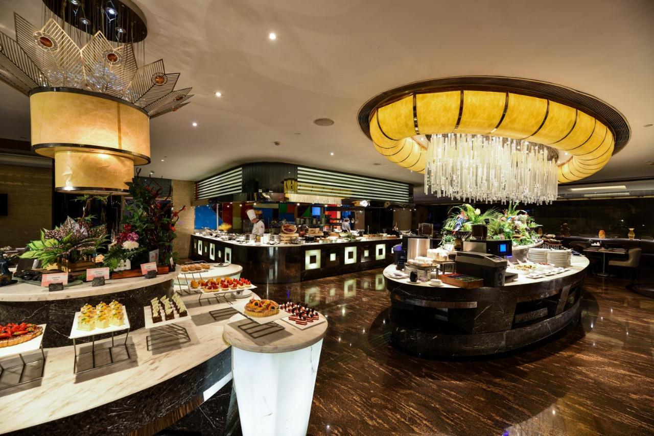 Hotel Equatorial Shanghai Exterior photo The buffet at the hotel