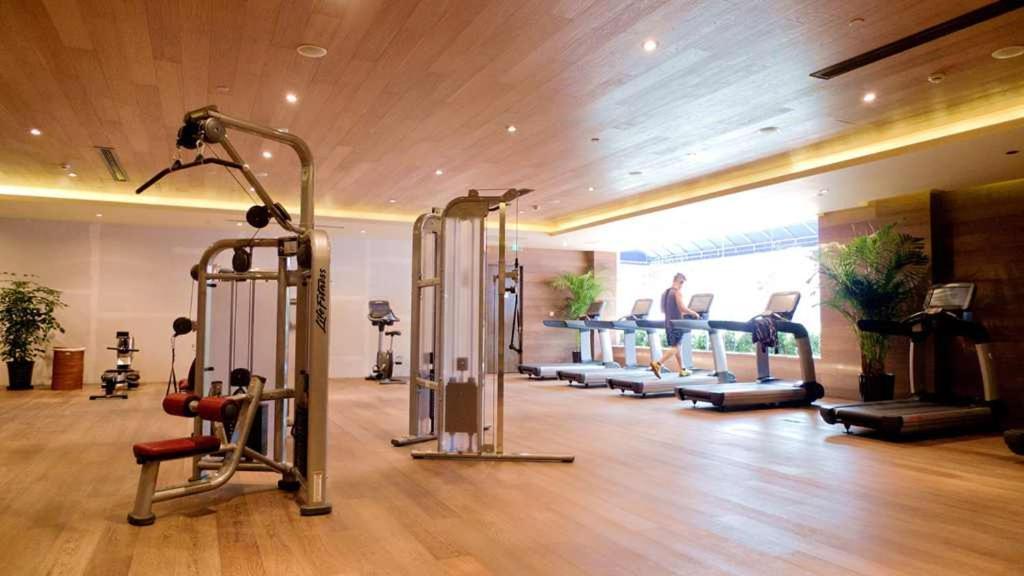 Hotel Equatorial Shanghai Exterior photo The gym at the hotel