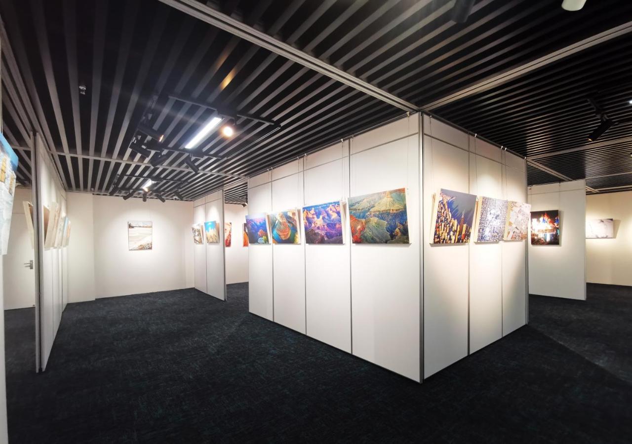 Hotel Equatorial Shanghai Exterior photo The exhibition hall