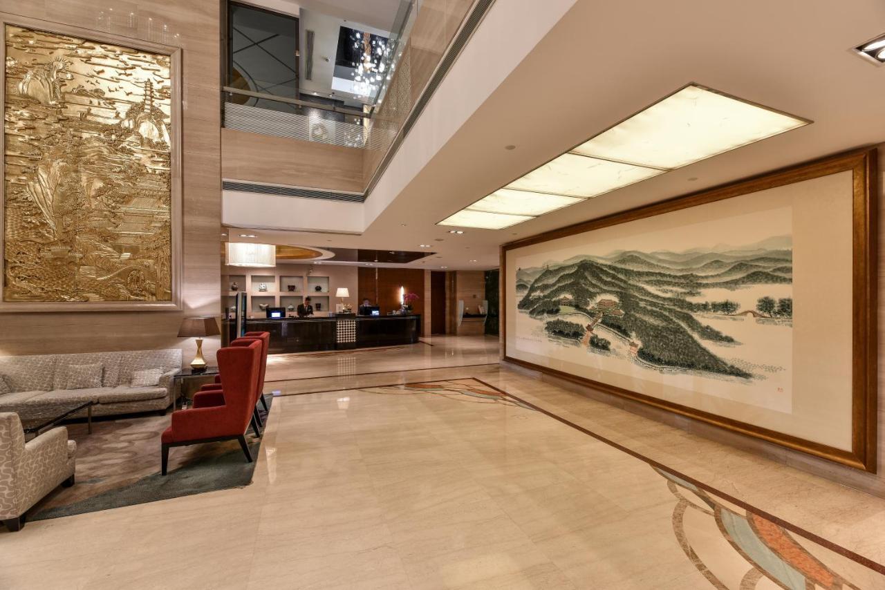 Hotel Equatorial Shanghai Exterior photo Lobby