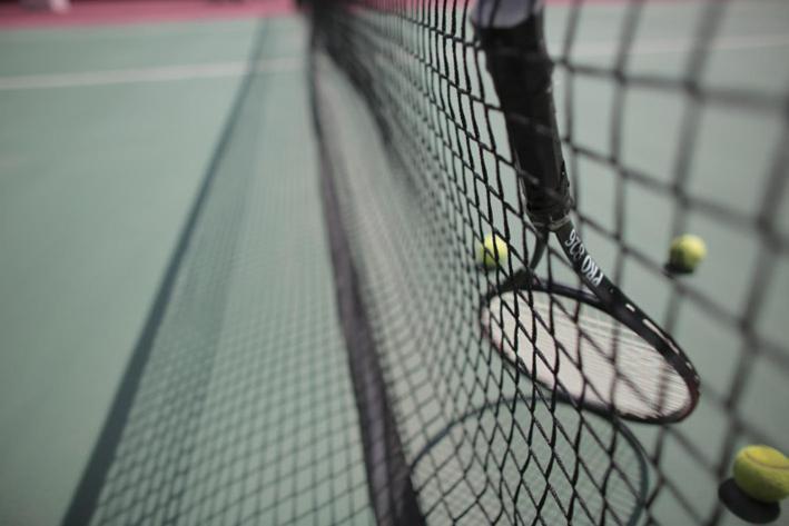 Hotel Equatorial Shanghai Exterior photo Squash racquet and net