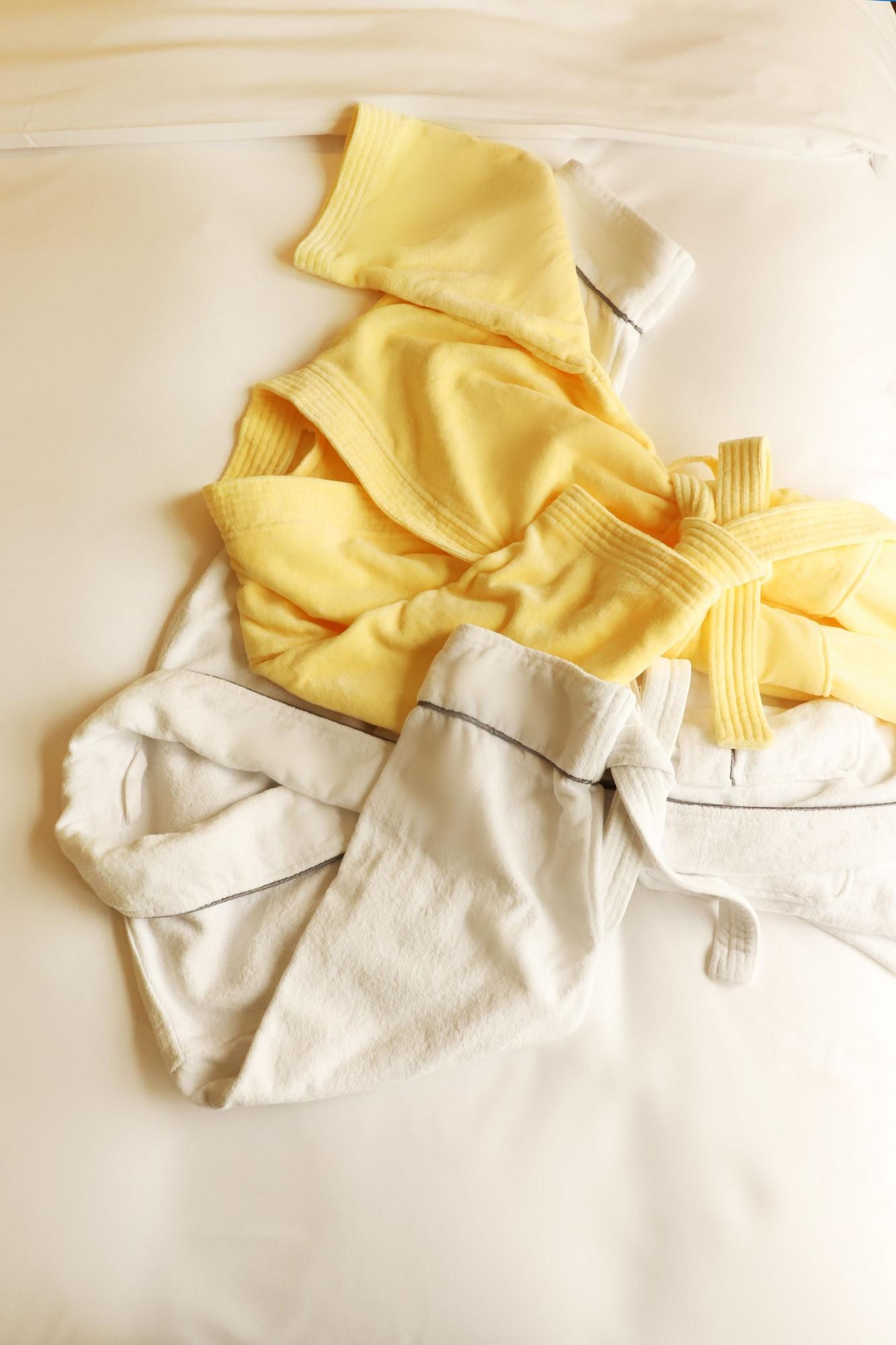 Hotel Equatorial Shanghai Exterior photo A yellow jockstrap